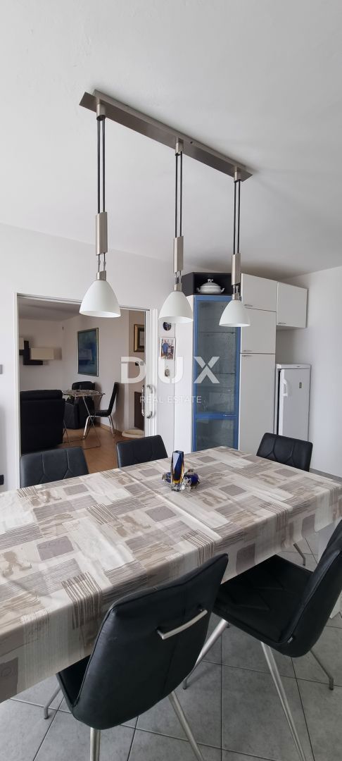 NOVI VINODOLSKI - Apartma s 3 spalnicami + dnevno sobo z bazenom, blizu centra