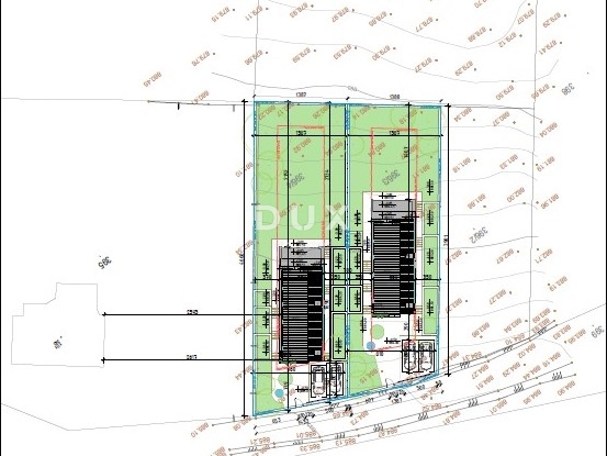 RAVNA GORA, STARI LAZ – zazidljivo zemljišče 1.204 m² za gradnjo dveh počitniških hiš z bazenom
