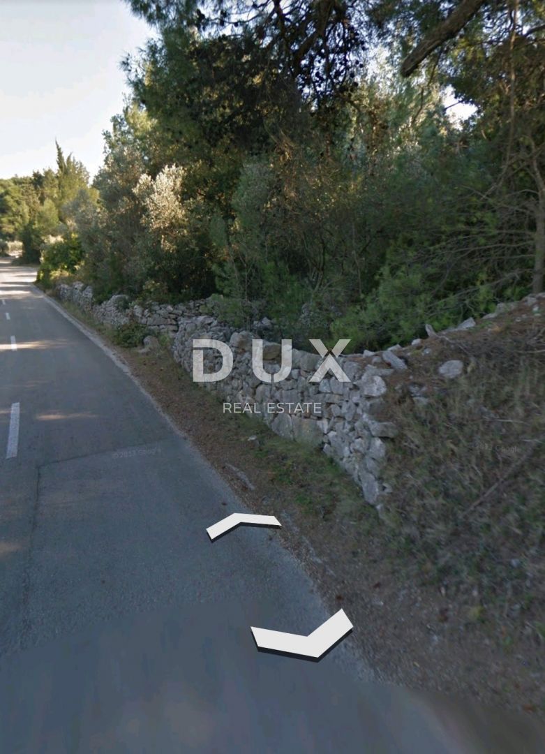 HVAR, STARO MESTNO JEDRO, VRBANJ - gradbeno zemljišče 6.605 m2 za stanovanjsko stavbo/stanovanja/apartmaje/družinsko hišo/vilo! PRILOŽNOST!