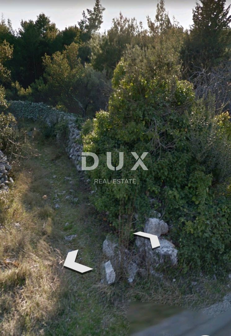 HVAR, STARO MESTNO JEDRO, VRBANJ - gradbeno zemljišče 6.605 m2 za stanovanjsko stavbo/stanovanja/apartmaje/družinsko hišo/vilo! PRILOŽNOST!