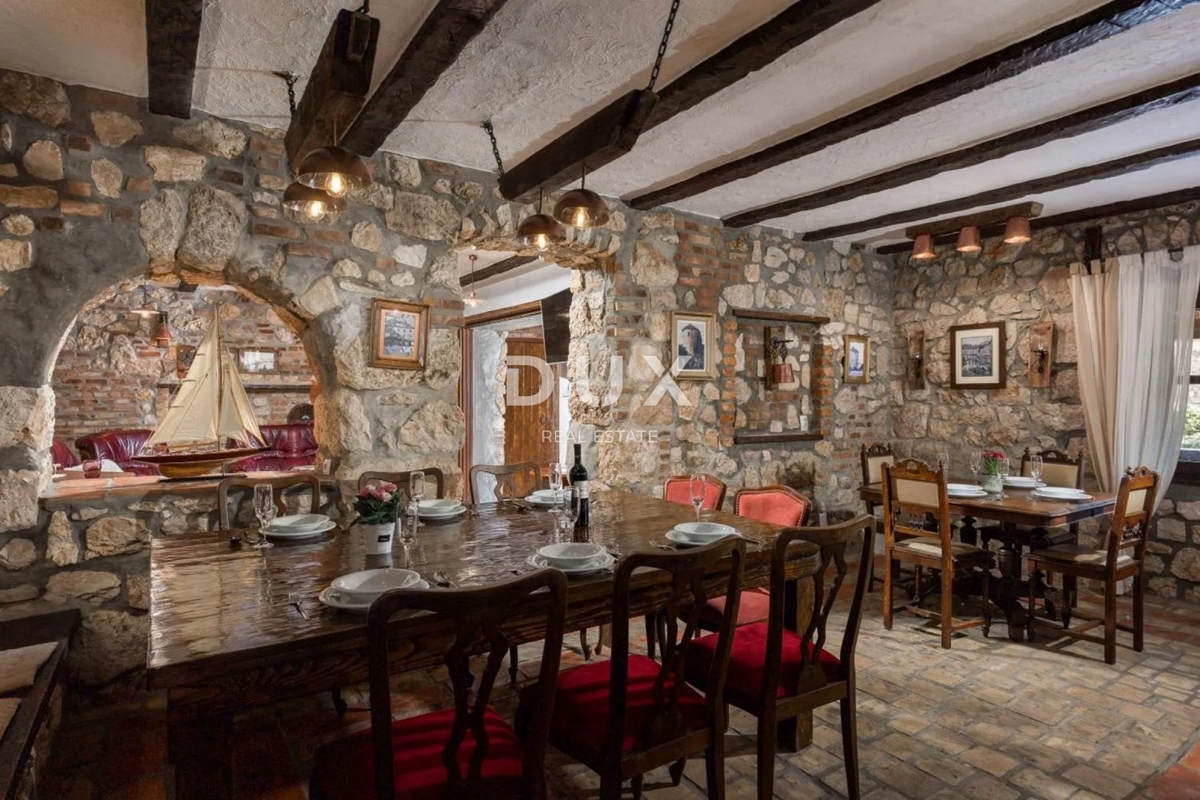 NOVI VINODOL, DRIVENIK - Kamnita vila vrhunskega udobja v mirni oazi, 230 m2