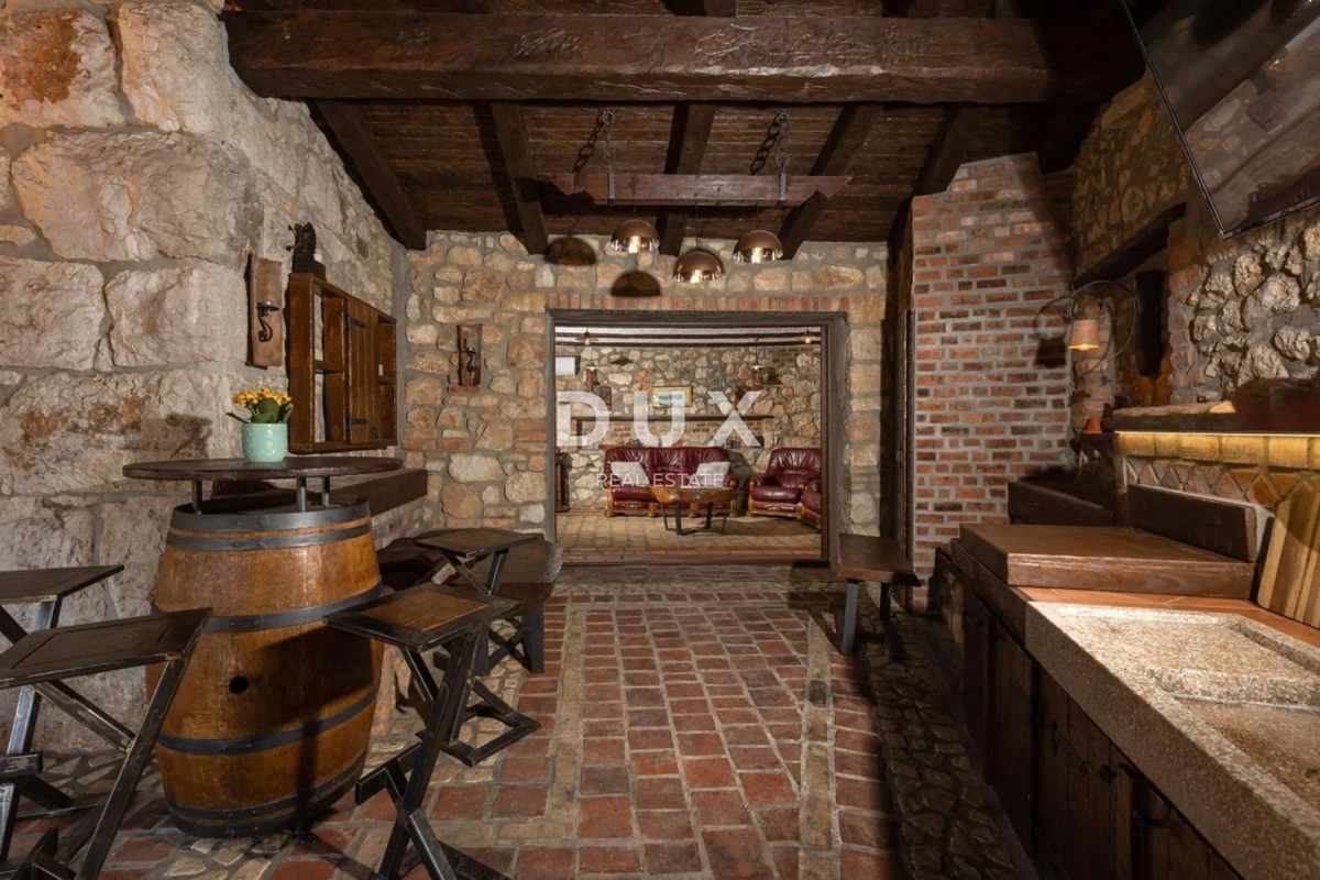 NOVI VINODOL, DRIVENIK - Kamnita vila vrhunskega udobja v mirni oazi, 230 m2