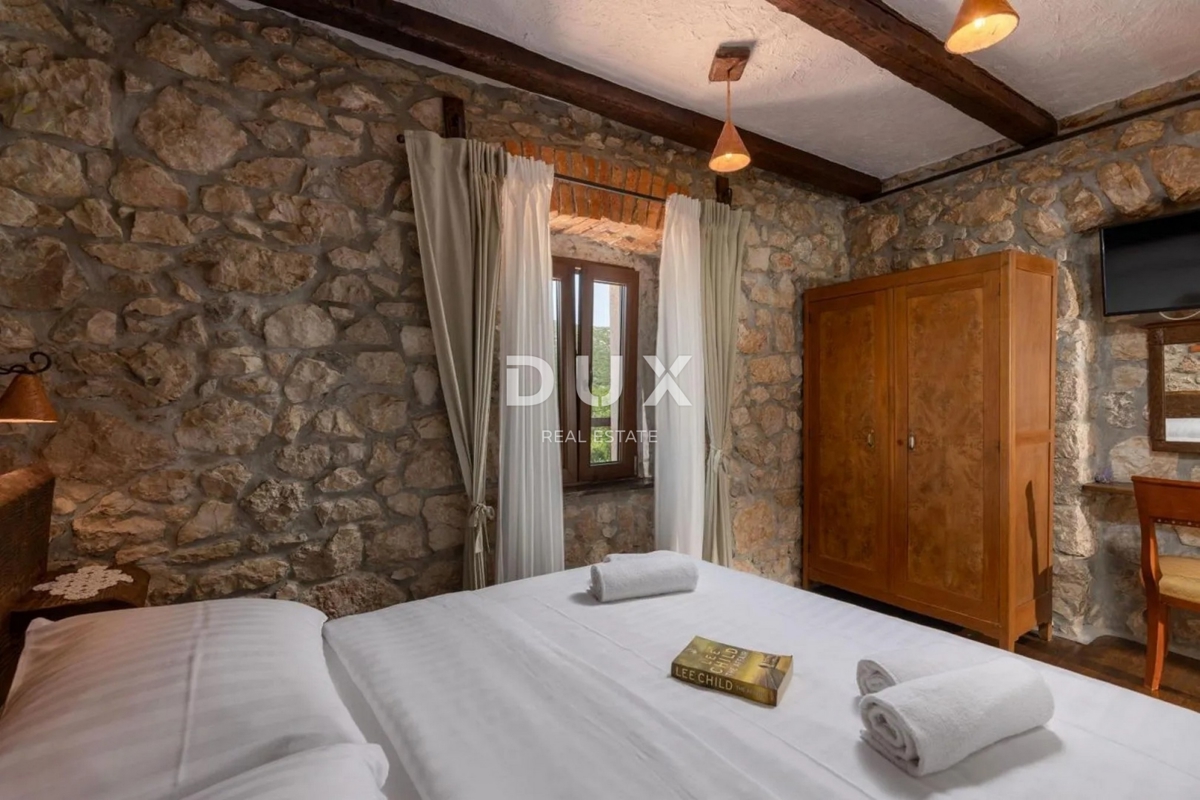 NOVI VINODOL, DRIVENIK - Kamnita vila vrhunskega udobja v mirni oazi, 230 m2