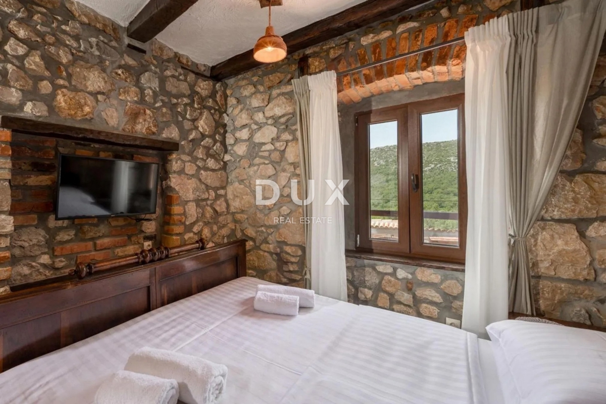 NOVI VINODOL, DRIVENIK - Kamnita vila vrhunskega udobja v mirni oazi, 230 m2