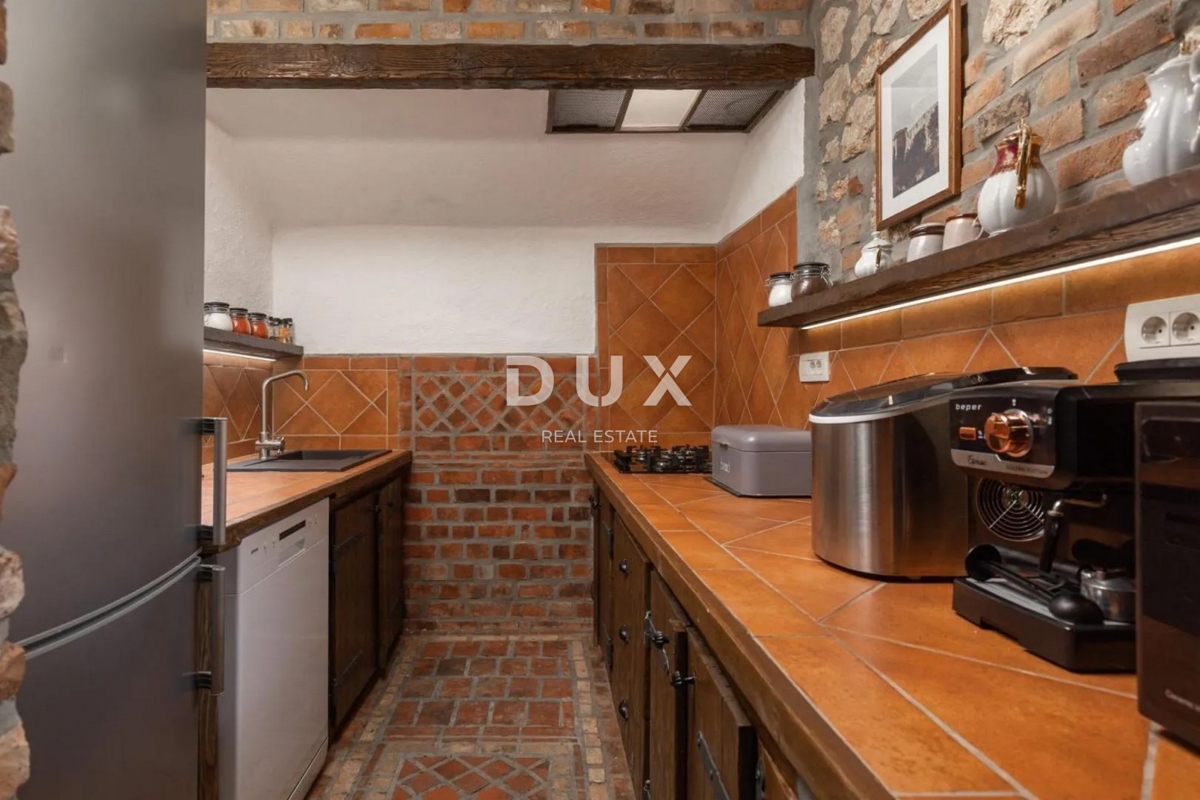 NOVI VINODOL, DRIVENIK - Kamnita vila vrhunskega udobja v mirni oazi, 230 m2