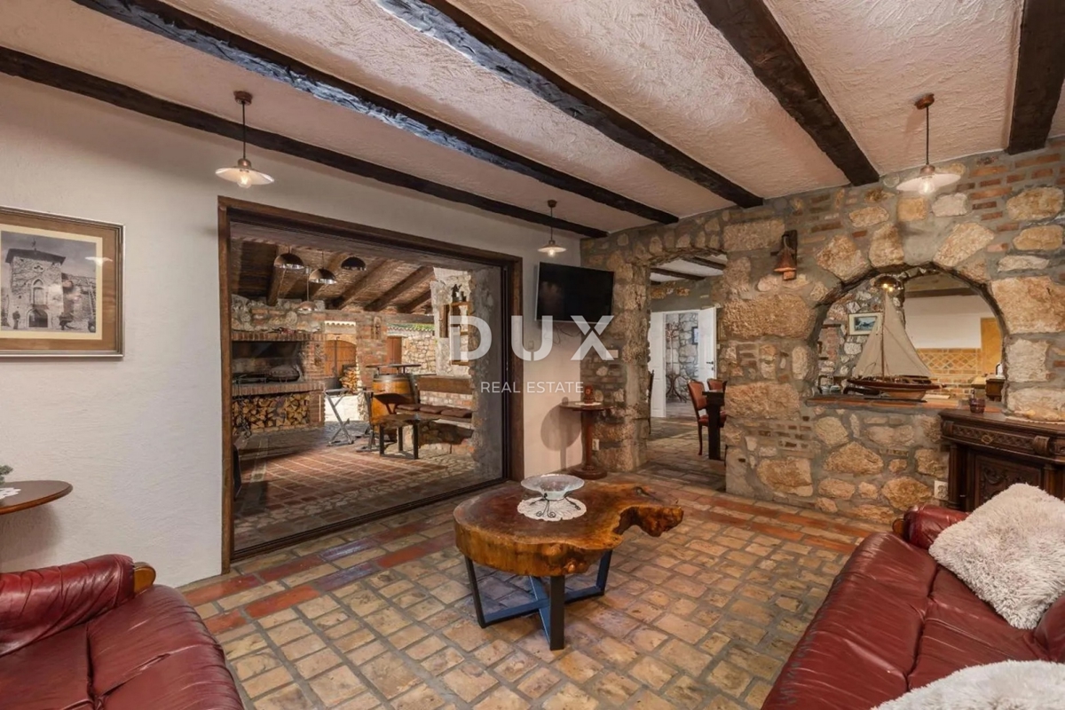 NOVI VINODOL, DRIVENIK - Kamnita vila vrhunskega udobja v mirni oazi, 230 m2