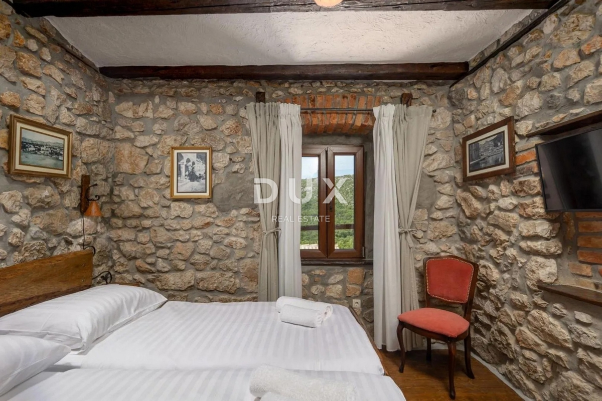 NOVI VINODOL, DRIVENIK - Kamnita vila vrhunskega udobja v mirni oazi, 230 m2