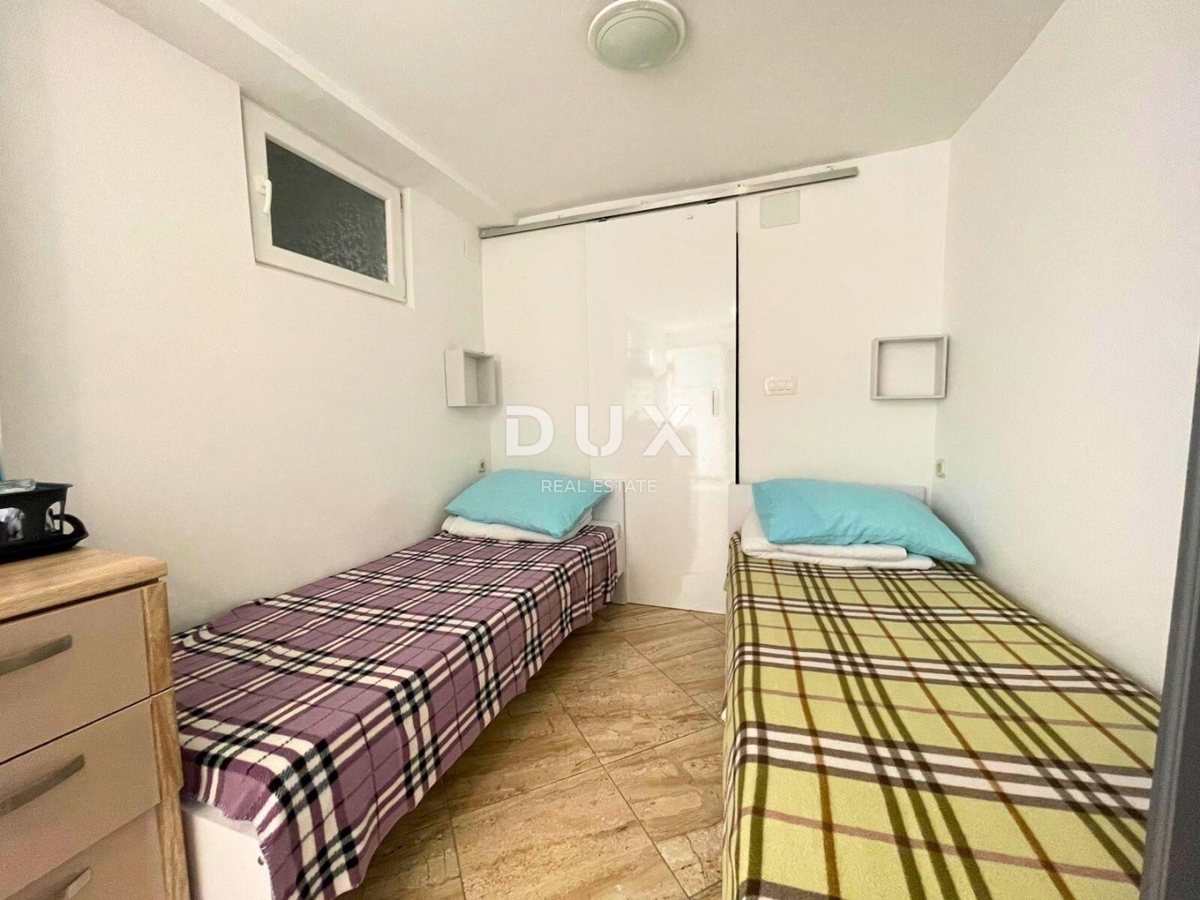 CRIKVENICA - stanovanje s tremi stanovanjskimi enotami, 200 m od morja