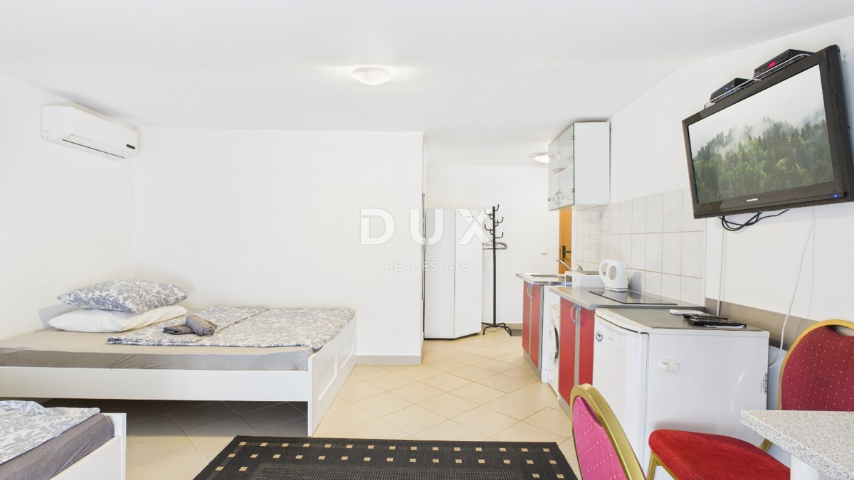 CRIKVENICA - stanovanje s tremi stanovanjskimi enotami, 200 m od morja