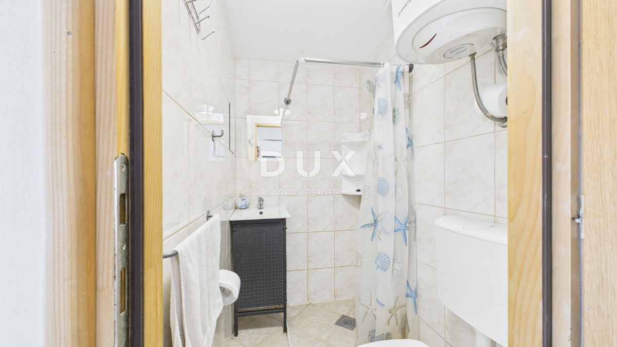 CRIKVENICA - stanovanje s tremi stanovanjskimi enotami, 200 m od morja