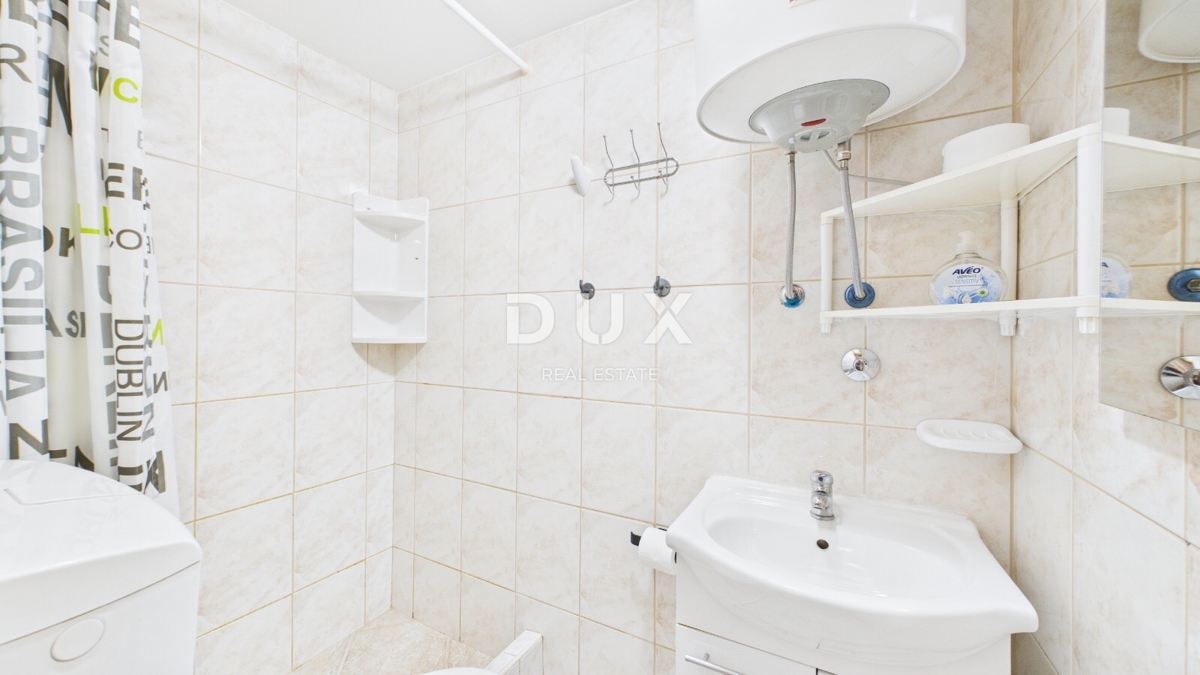 CRIKVENICA - stanovanje s tremi stanovanjskimi enotami, 200 m od morja