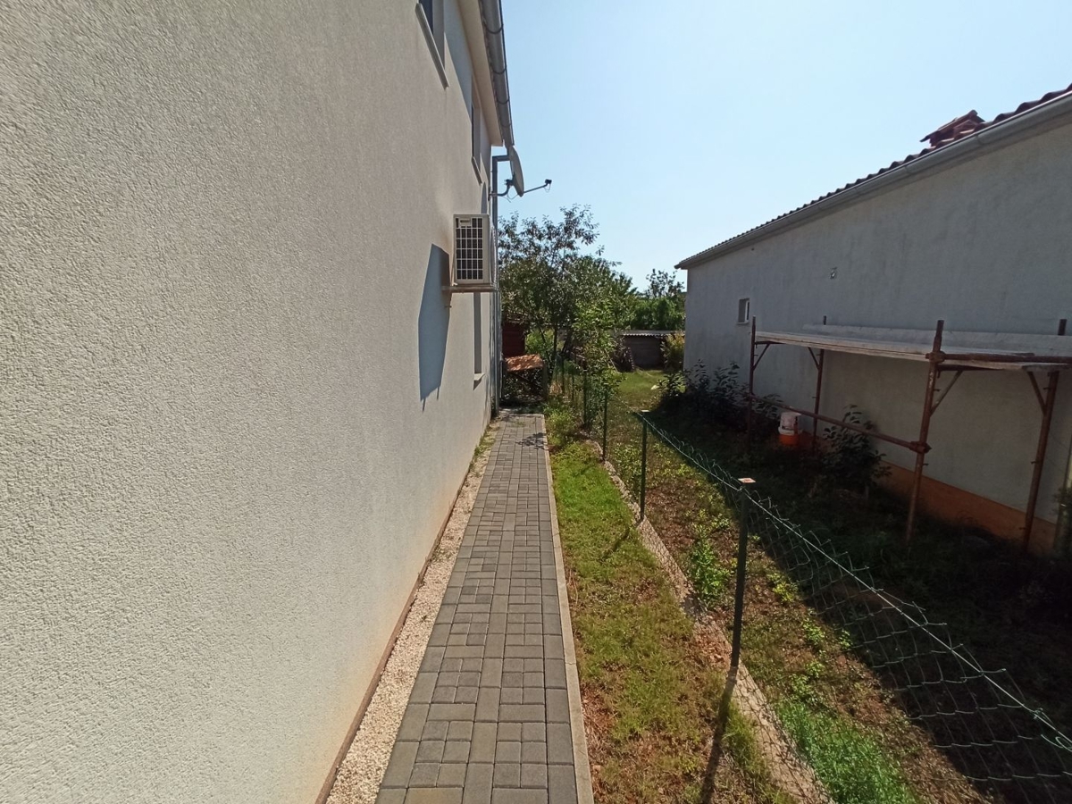 ISTRA, PULA - Obnovljena družinska hiša na mirni lokaciji