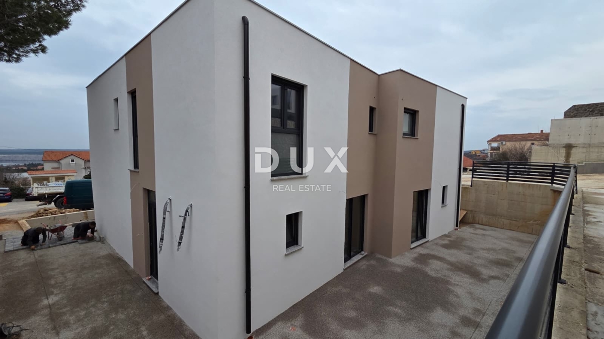 CRIKVENICA, JADRANOVO - Moderna polsamostojna vila z bazenom in pogledom na morje, 135 m2