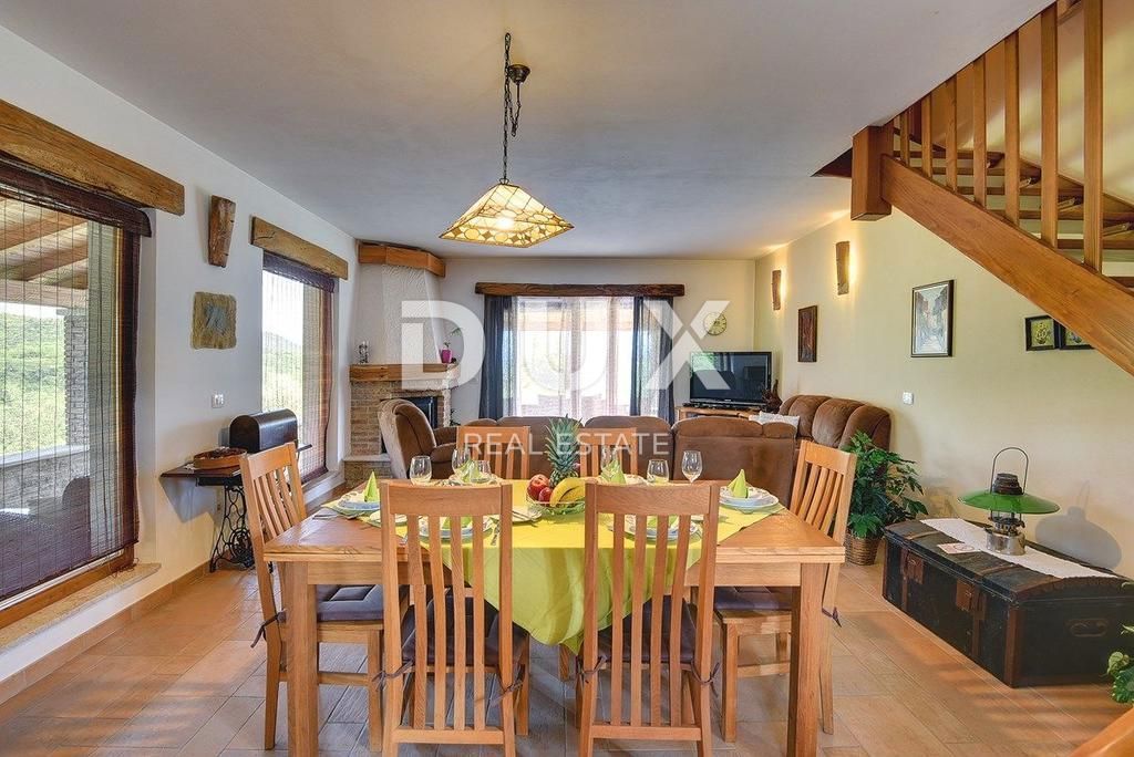 ISTRA, MOTOVUN - Rustikalna hiša z bazenom