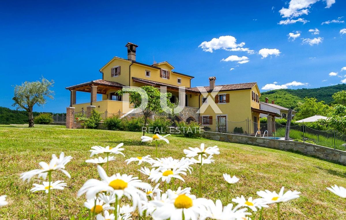 ISTRA, MOTOVUN - Rustikalna hiša z bazenom