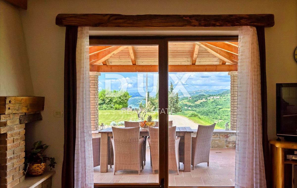 ISTRA, MOTOVUN - Rustikalna hiša z bazenom