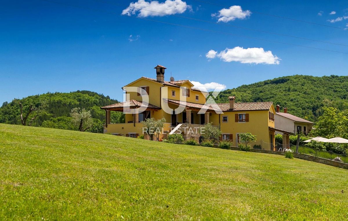 ISTRA, MOTOVUN - Rustikalna hiša z bazenom