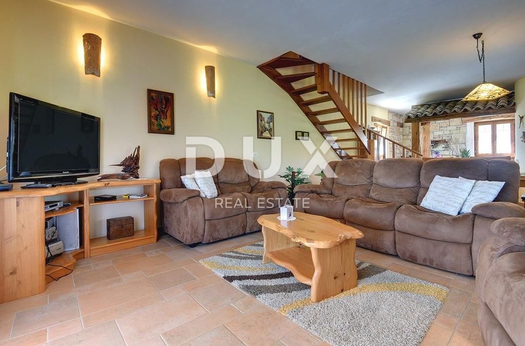 ISTRA, MOTOVUN - Rustikalna hiša z bazenom