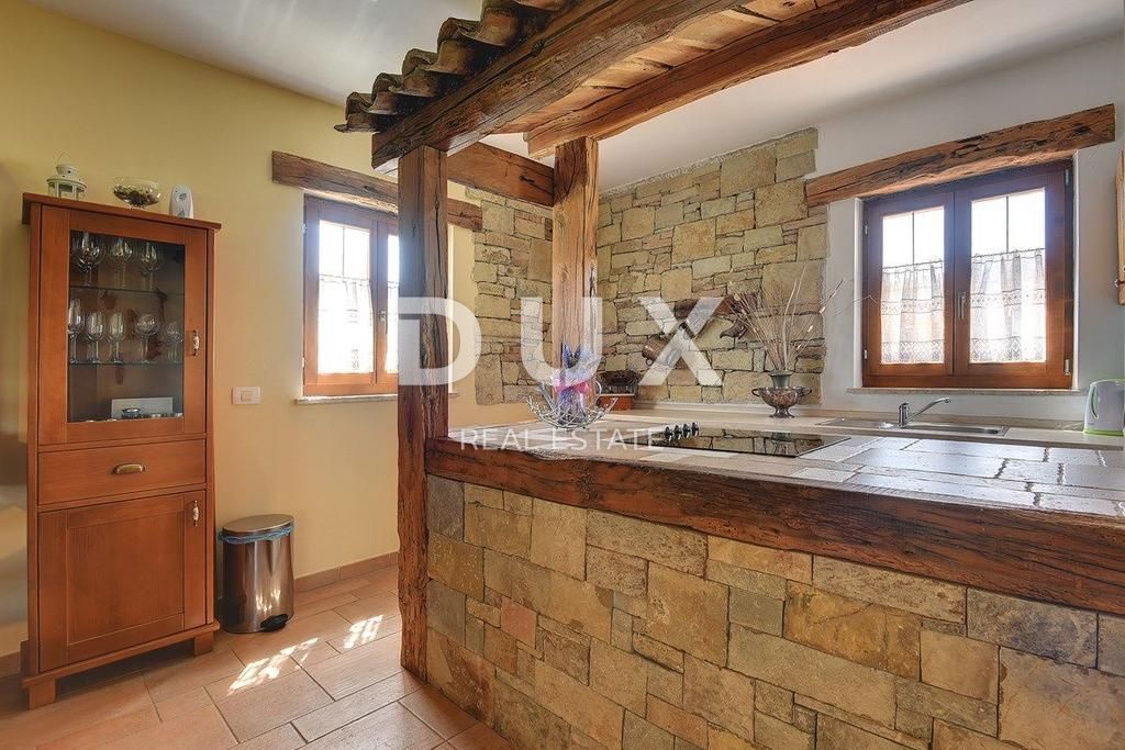 ISTRA, MOTOVUN - Rustikalna hiša z bazenom