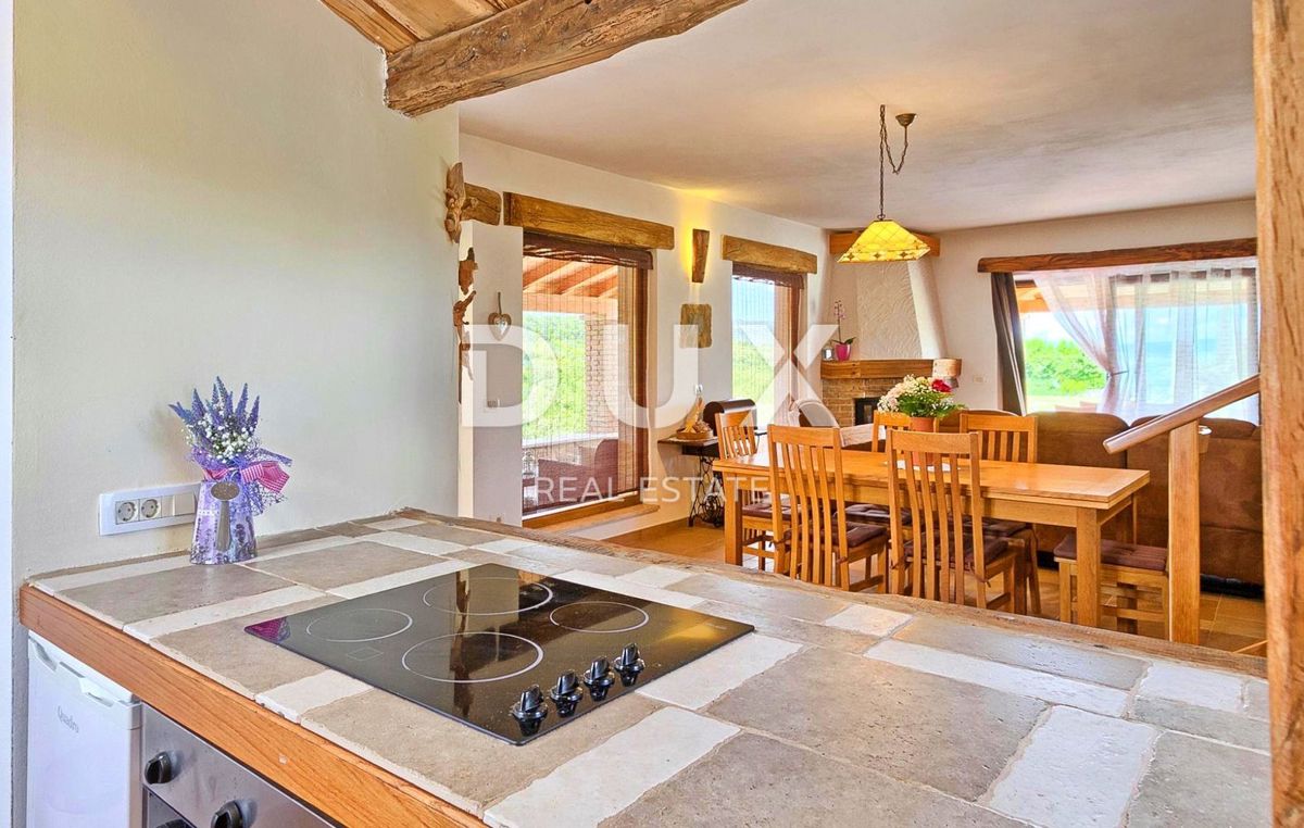 ISTRA, MOTOVUN - Rustikalna hiša z bazenom