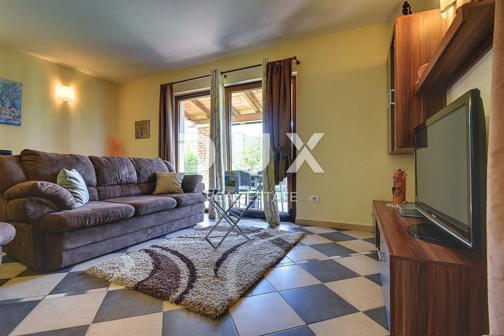 ISTRA, MOTOVUN - Rustikalna hiša z bazenom