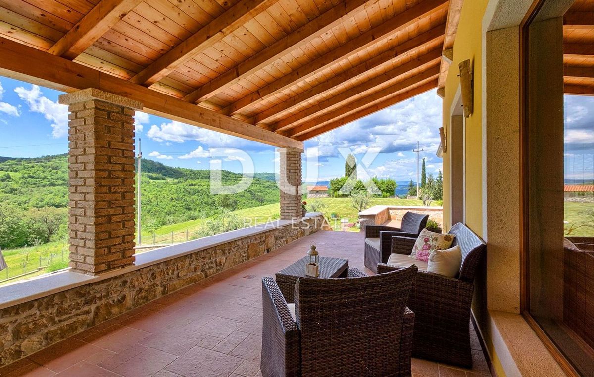 ISTRA, MOTOVUN - Rustikalna hiša z bazenom