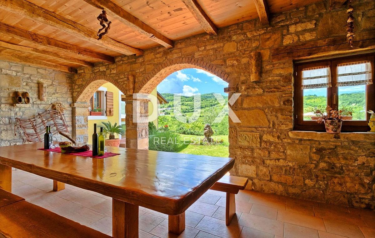 ISTRA, MOTOVUN - Rustikalna hiša z bazenom