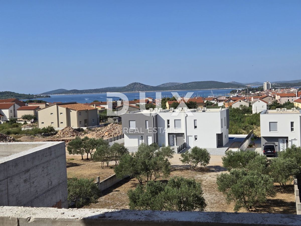 ŠIBENIK, VODICE – Penthouse s panoramskim pogledom na morje, razkošje, ki diha s svobodo in svetlobo