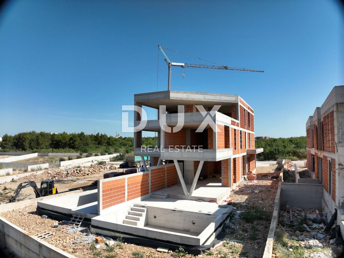 ŠIBENIK, VODICE – Penthouse s panoramskim pogledom na morje, razkošje, ki diha s svobodo in svetlobo