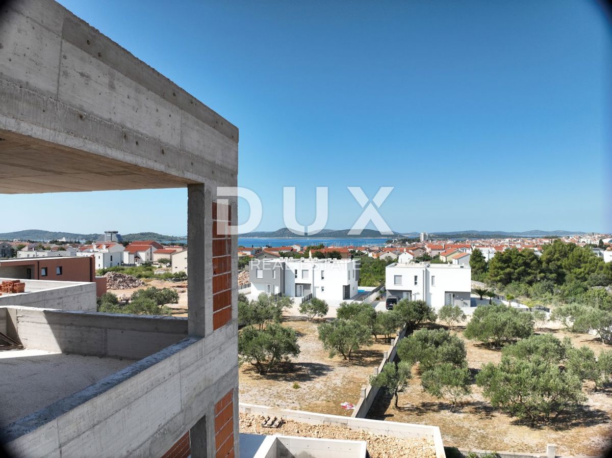 ŠIBENIK, VODICE – Penthouse s panoramskim pogledom na morje, razkošje, ki diha s svobodo in svetlobo