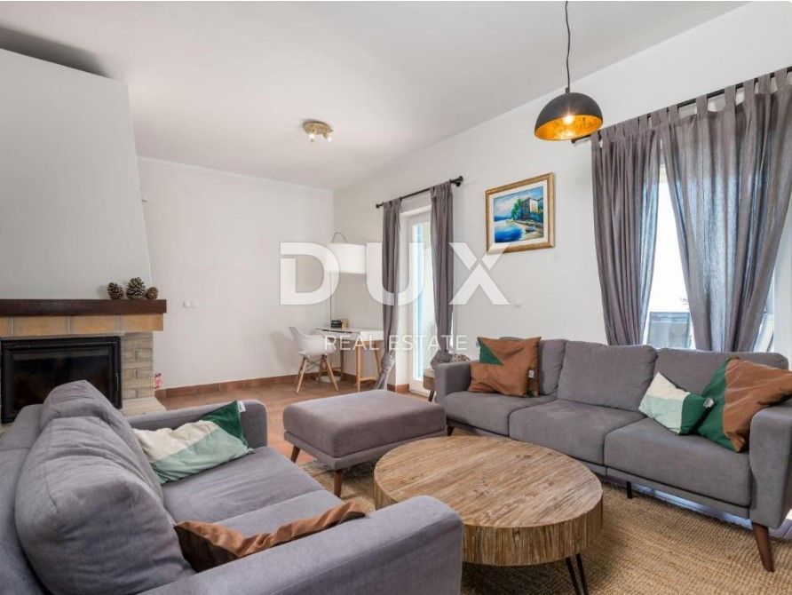 OPATIJA, BRSEČ - Čudovita pol-samostojna vila z bazenom in pogledom na morje v oazi miru