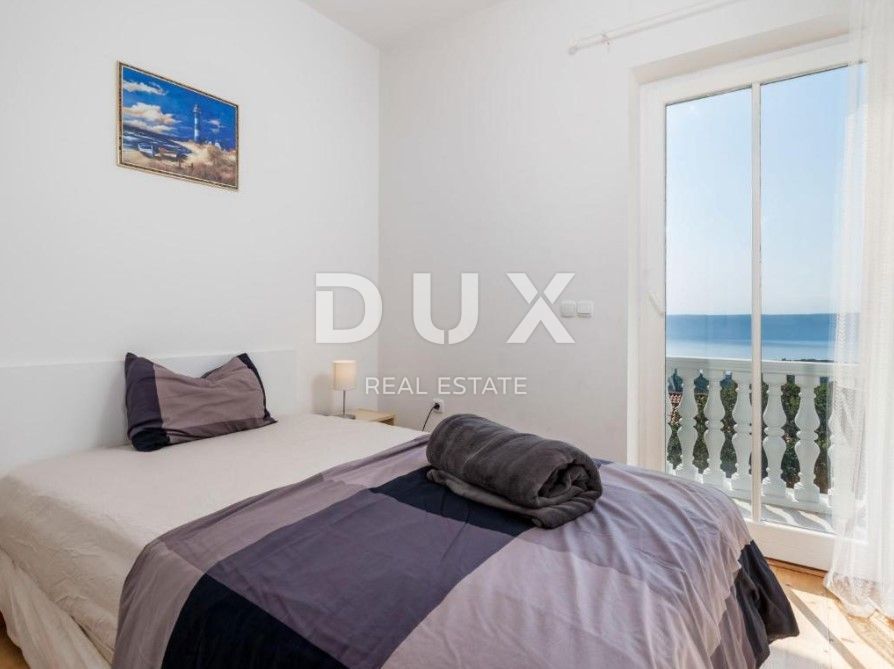 OPATIJA, BRSEČ - Čudovita pol-samostojna vila z bazenom in pogledom na morje v oazi miru