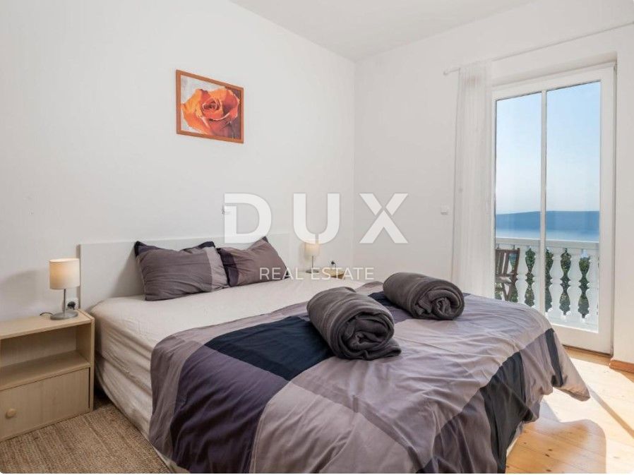 OPATIJA, BRSEČ - Čudovita pol-samostojna vila z bazenom in pogledom na morje v oazi miru