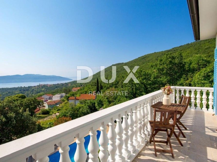 OPATIJA, BRSEČ - Čudovita pol-samostojna vila z bazenom in pogledom na morje v oazi miru