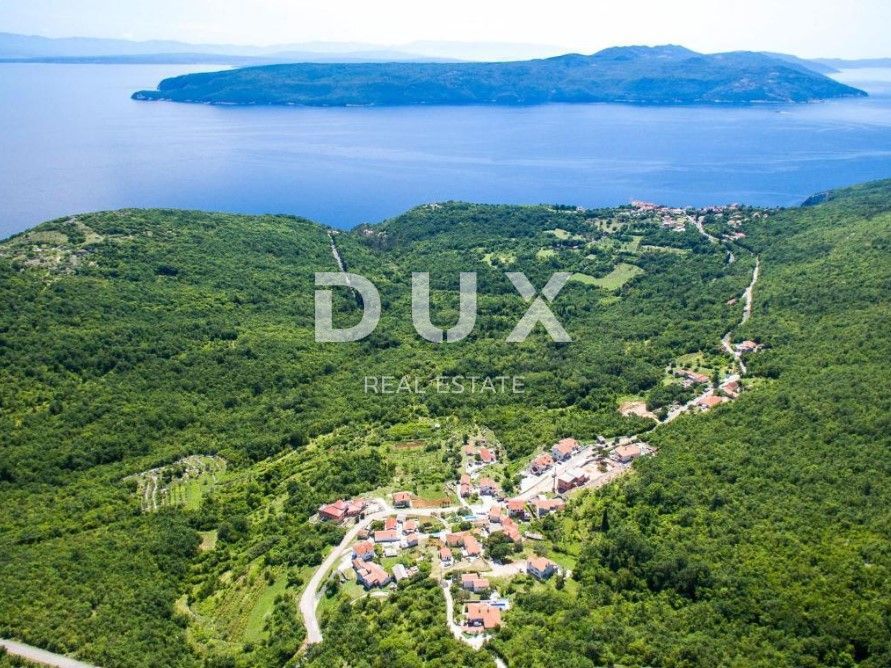 OPATIJA, BRSEČ - Čudovita pol-samostojna vila z bazenom in pogledom na morje v oazi miru