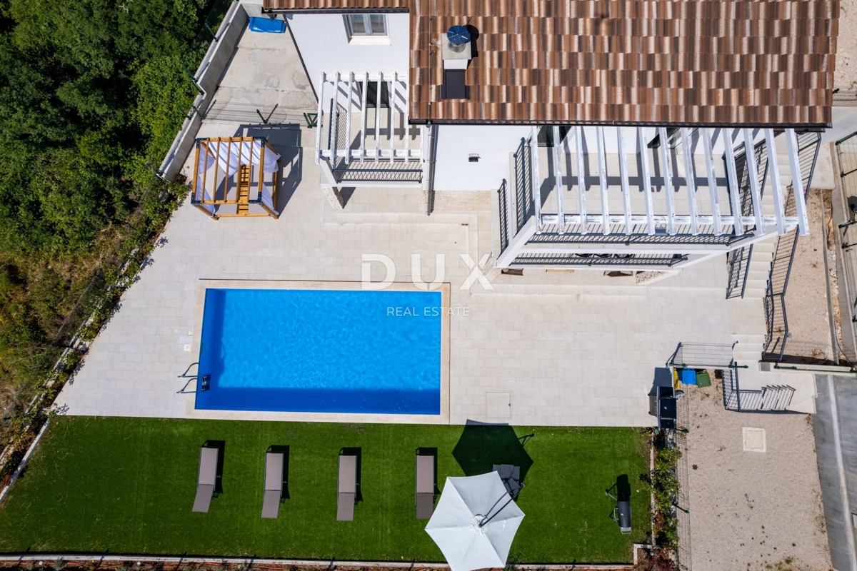 ISTRA, RABAC - Prostorna hiša z bazenom in pogledom na morje