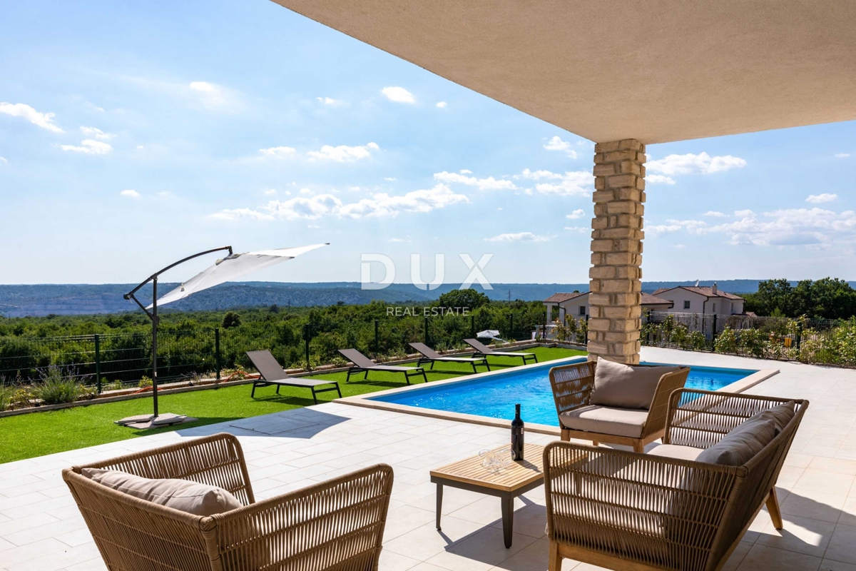 ISTRA, RABAC - Prostorna hiša z bazenom in pogledom na morje