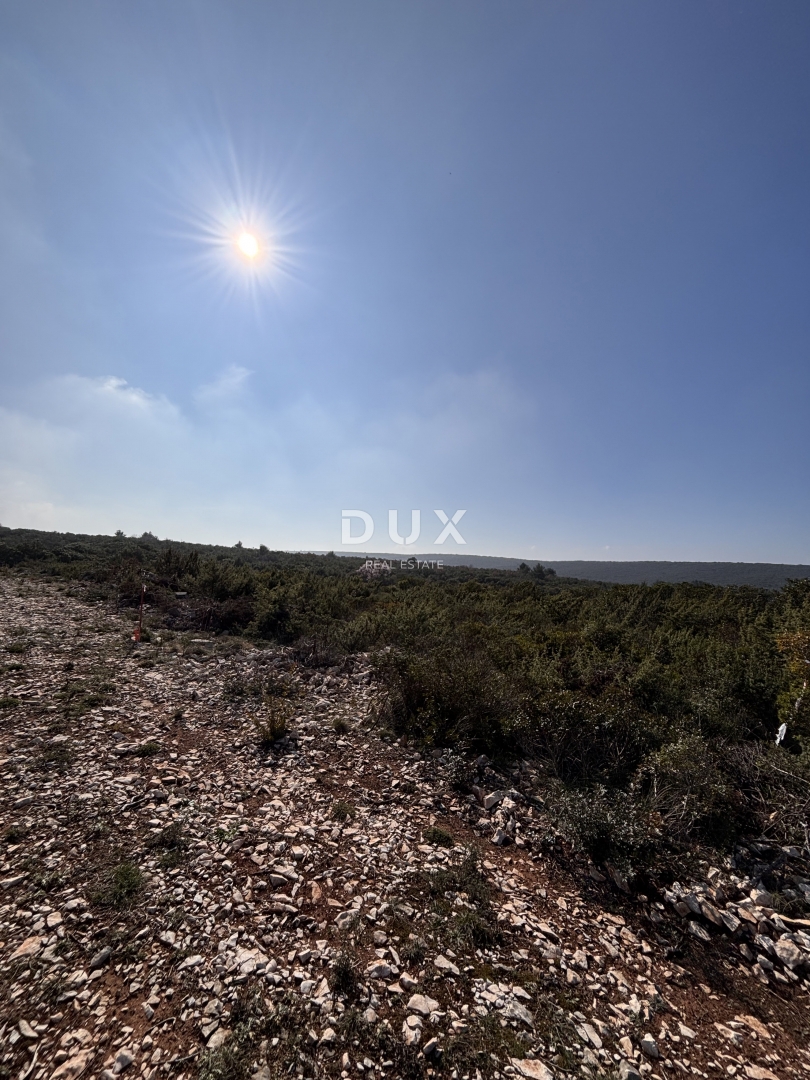 SUKOŠAN, DEBELJAK - Gradbeno zemljišče s pogledom na morje