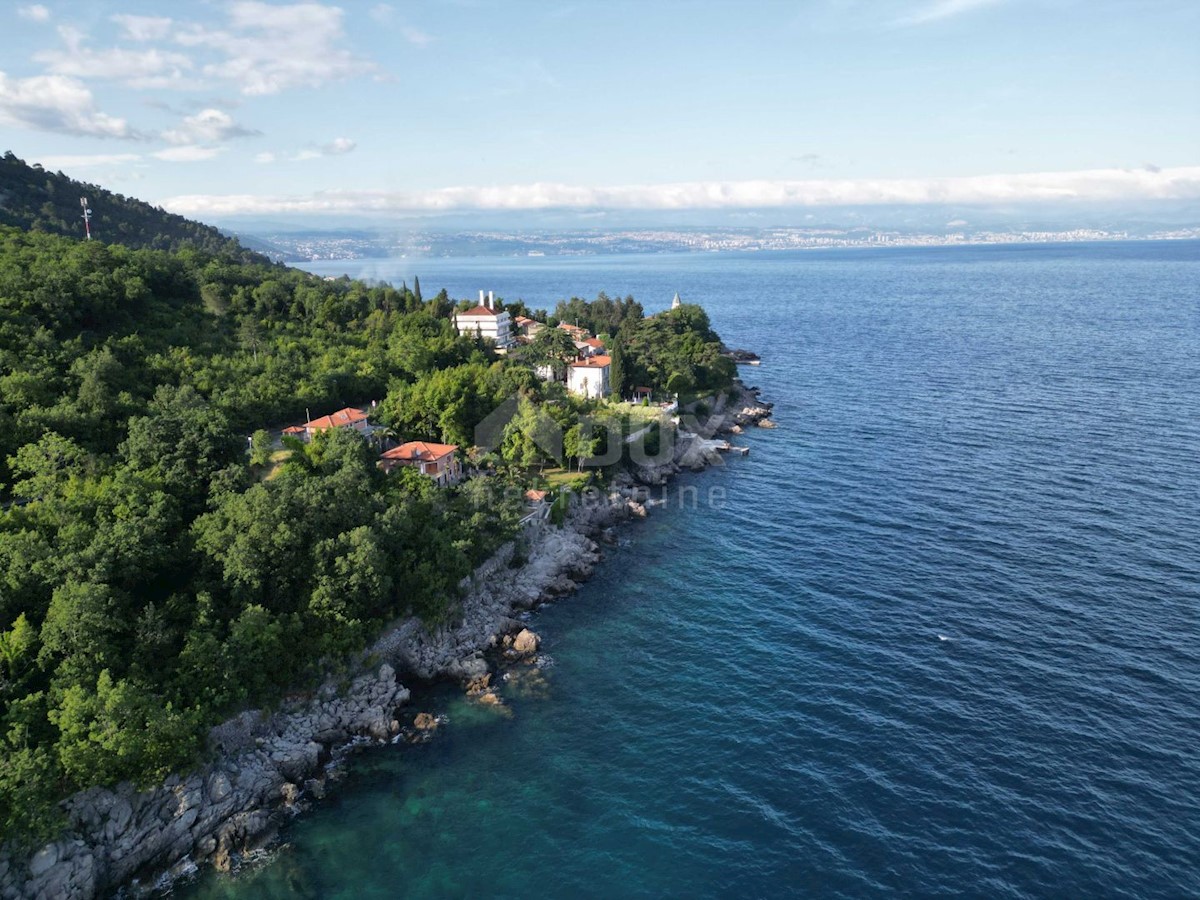 OPATIJA, MEDVEJA - zazidljivo zemljišče 1. VRSTI DO MORJA!!! 2350m2 za hotel/ boutique hotel/ motel/ apartmaje/ vile/ hiše za najem - počitnice z bazenom