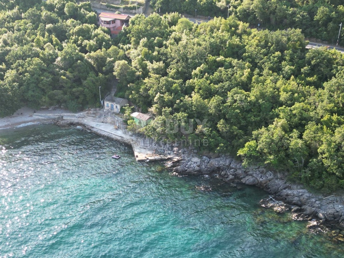 OPATIJA, MEDVEJA - zazidljivo zemljišče 1. VRSTI DO MORJA!!! 2350m2 za hotel/ boutique hotel/ motel/ apartmaje/ vile/ hiše za najem - počitnice z bazenom