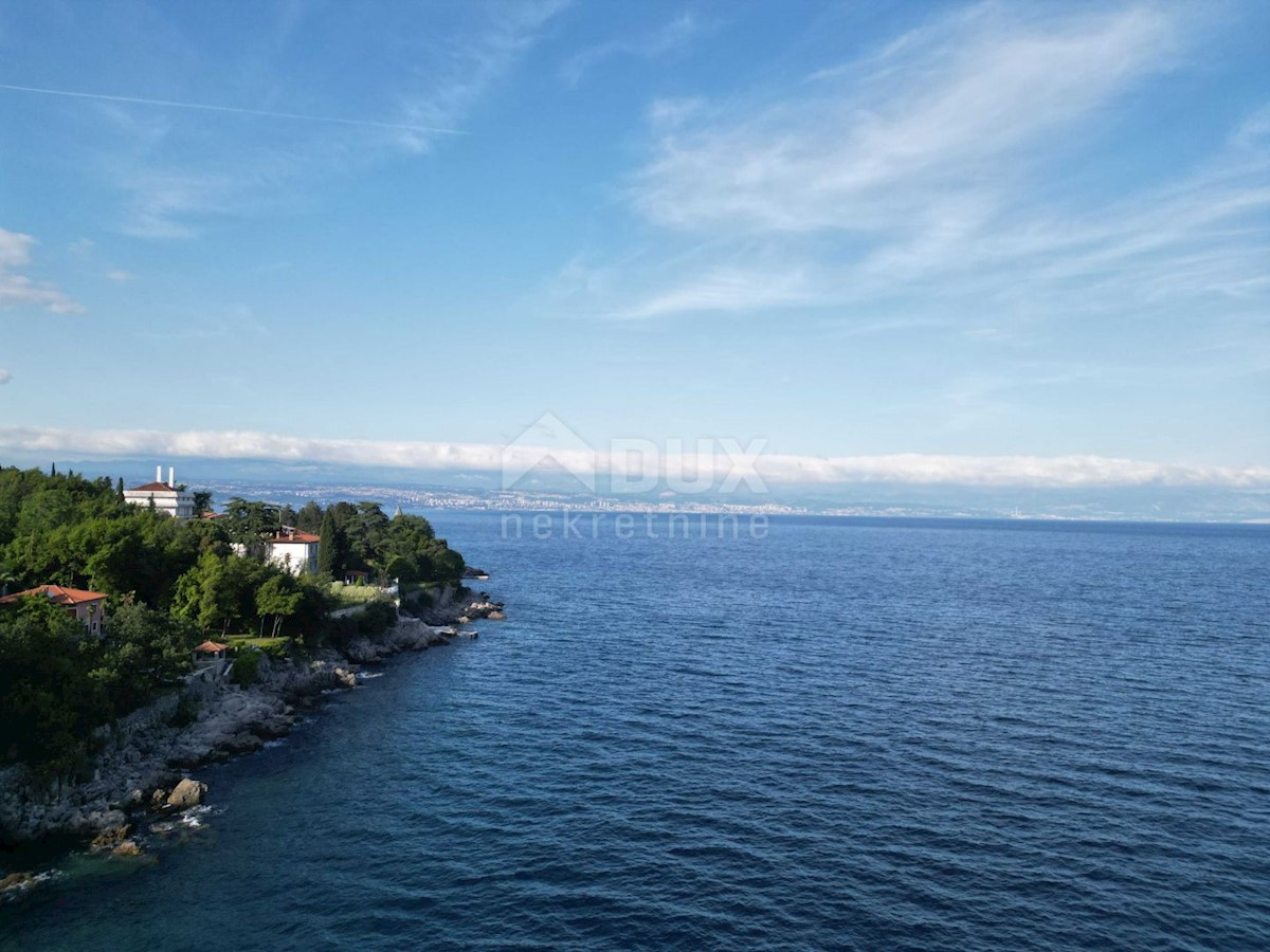 OPATIJA, MEDVEJA - zazidljivo zemljišče 1. VRSTI DO MORJA!!! 2350m2 za hotel/ boutique hotel/ motel/ apartmaje/ vile/ hiše za najem - počitnice z bazenom