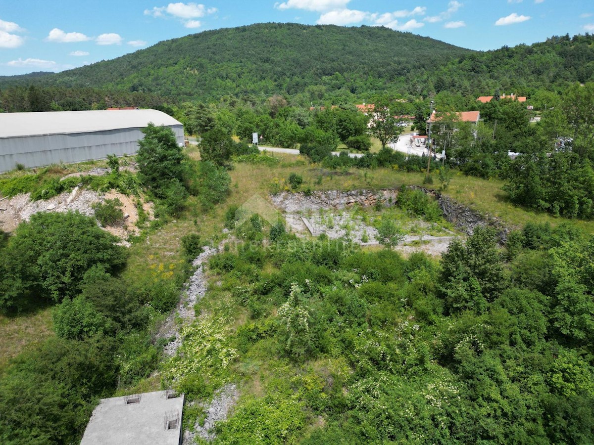 MATULJI, JURDANI, RUPA - gradbeno zemljišče 9000m2 z ZAZID. DOVOLJENJE za halo in poslovno stanovanjski objekt