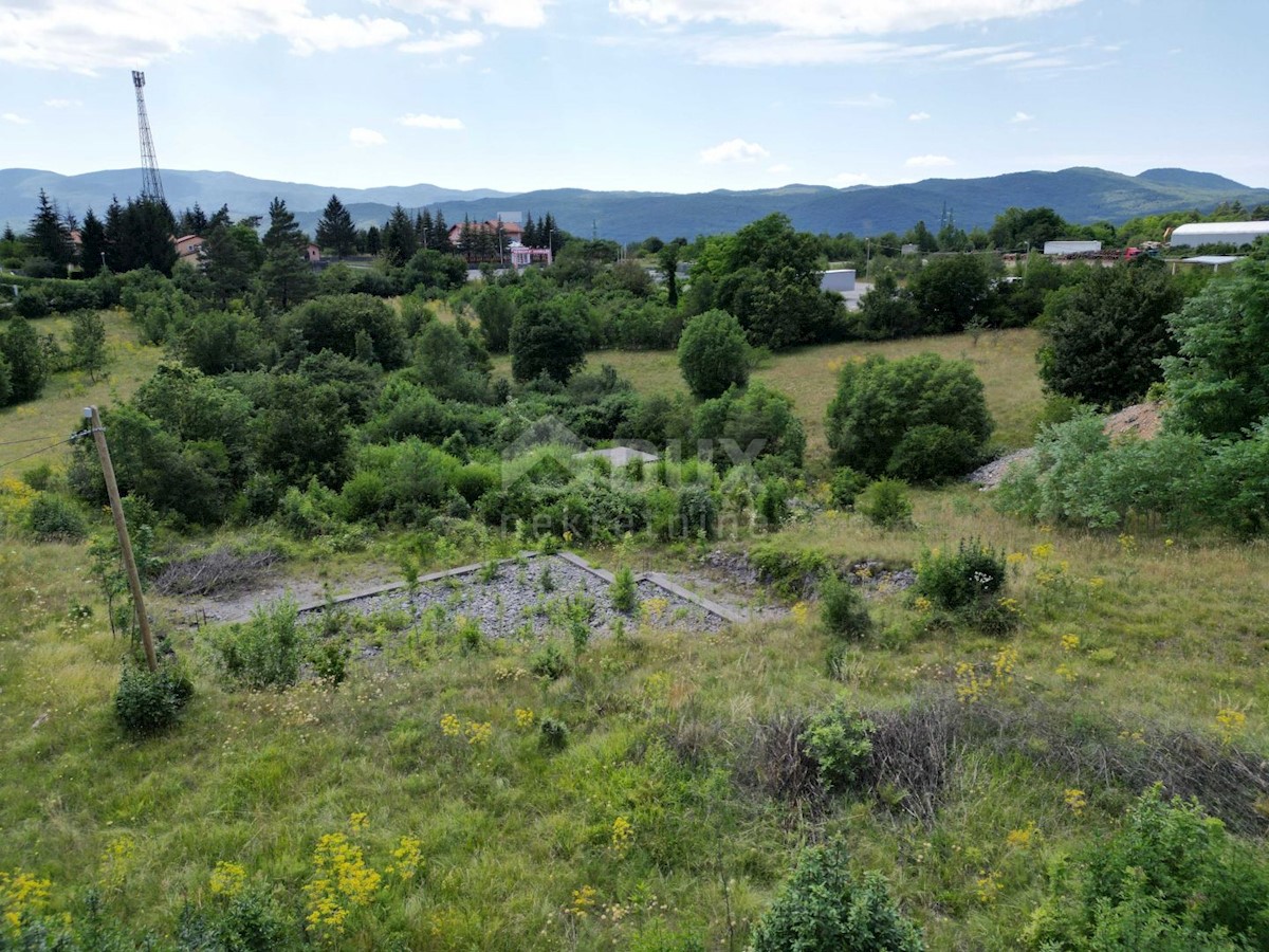 MATULJI, JURDANI, RUPA - gradbeno zemljišče 9000m2 z ZAZID. DOVOLJENJE za halo in poslovno stanovanjski objekt