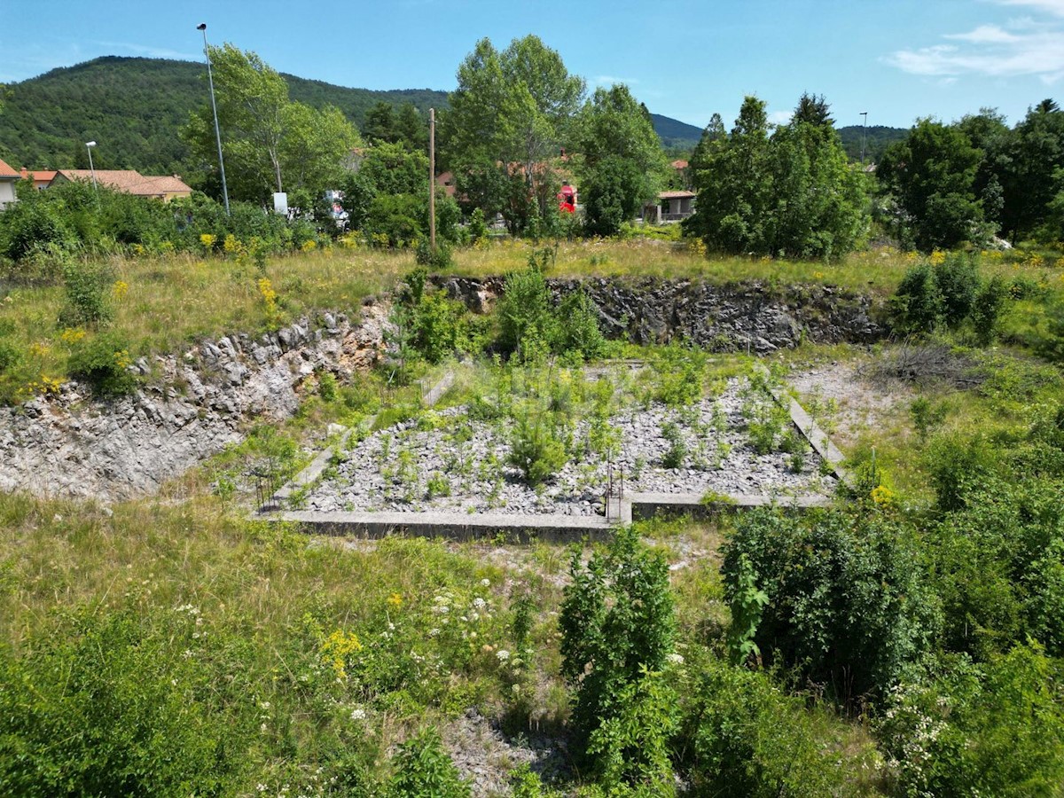 MATULJI, JURDANI, RUPA - gradbeno zemljišče 9000m2 z ZAZID. DOVOLJENJE za halo in poslovno stanovanjski objekt