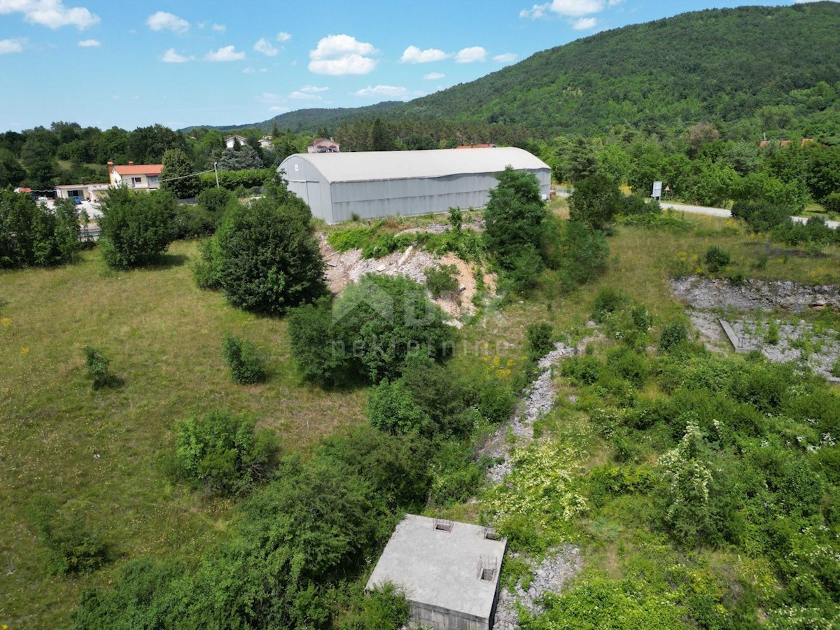 MATULJI, JURDANI, RUPA - gradbeno zemljišče 9000m2 z ZAZID. DOVOLJENJE za halo in poslovno stanovanjski objekt