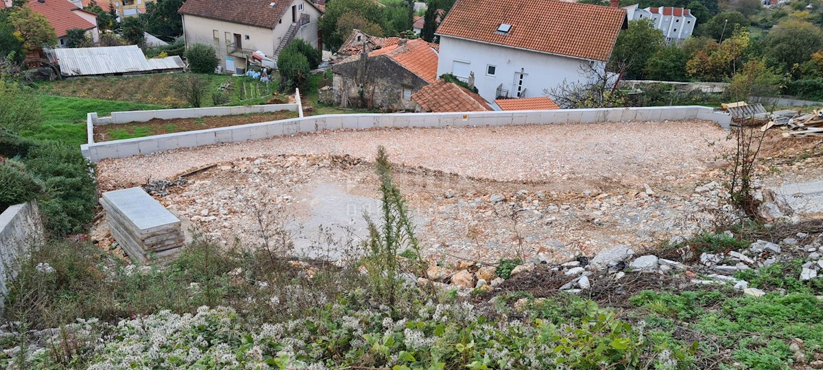 RIJEKA, KOZALA, BRAŠĆINE - gradbeno zemljišče 1800m2 s pogledom na morje za stanovanjsko gradnjo/vilo