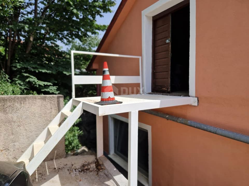RIJEKA, GROBNIK - SAMOSTOJNA HIŠA V 2 NADSTROPJIH!!!