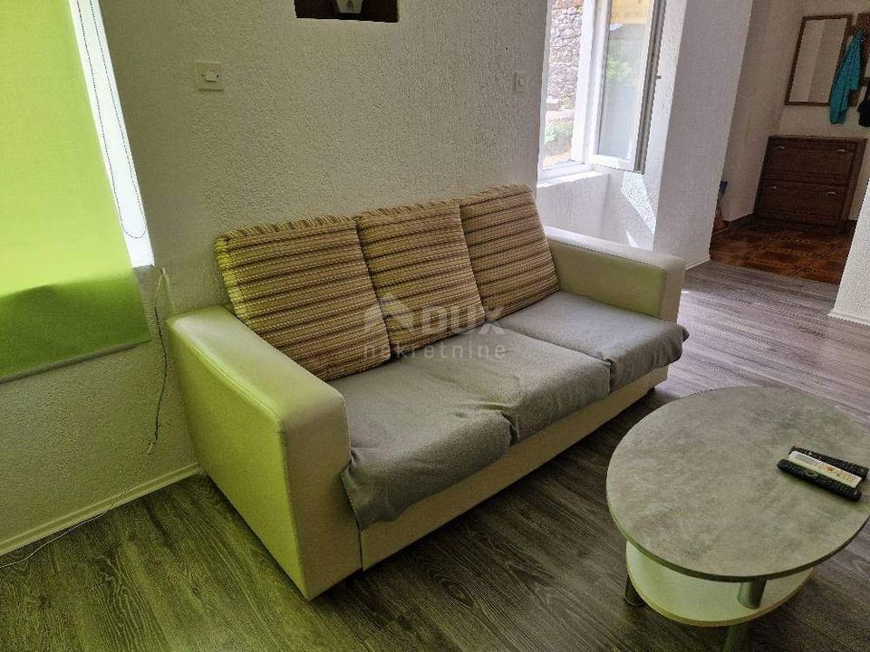RIJEKA, GROBNIK - SAMOSTOJNA HIŠA V 2 NADSTROPJIH!!!