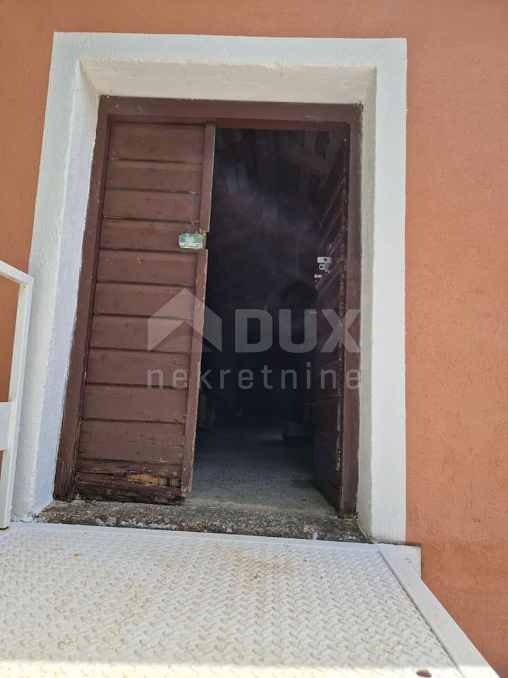 RIJEKA, GROBNIK - SAMOSTOJNA HIŠA V 2 NADSTROPJIH!!!