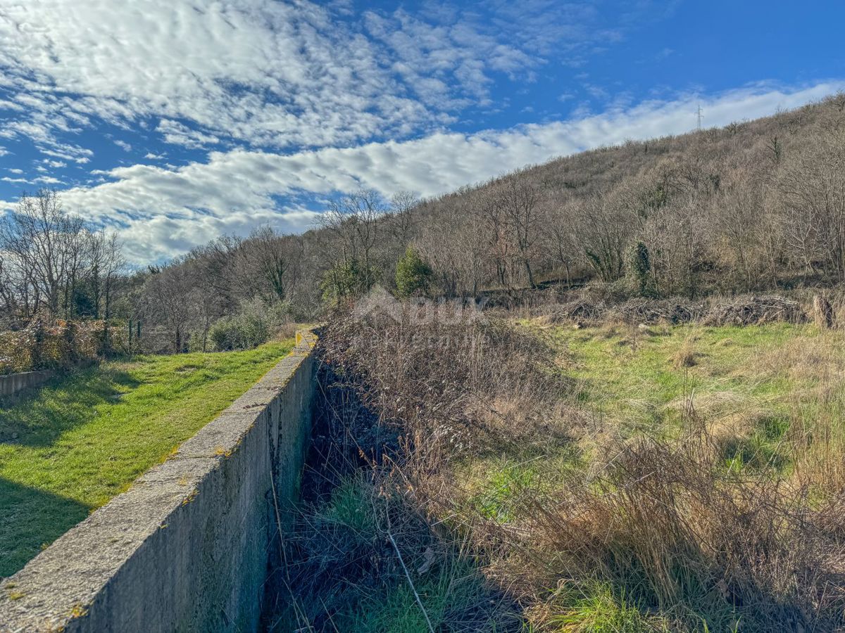 OPATIJA, POBRI - zemljišče 2875 m2 za gradnjo več objektov ali vil z bazenom v bližini Opatije